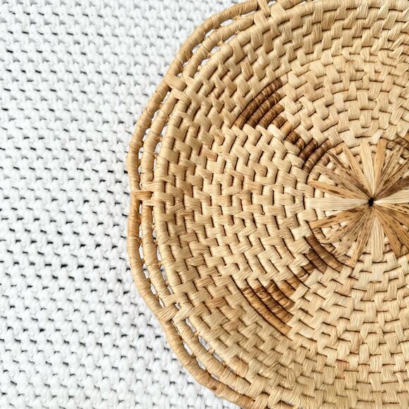 Papago Style Woven 10.5" Tray Basket Plate Scalloped Edges Hanging Mount - Picture 4 of 9